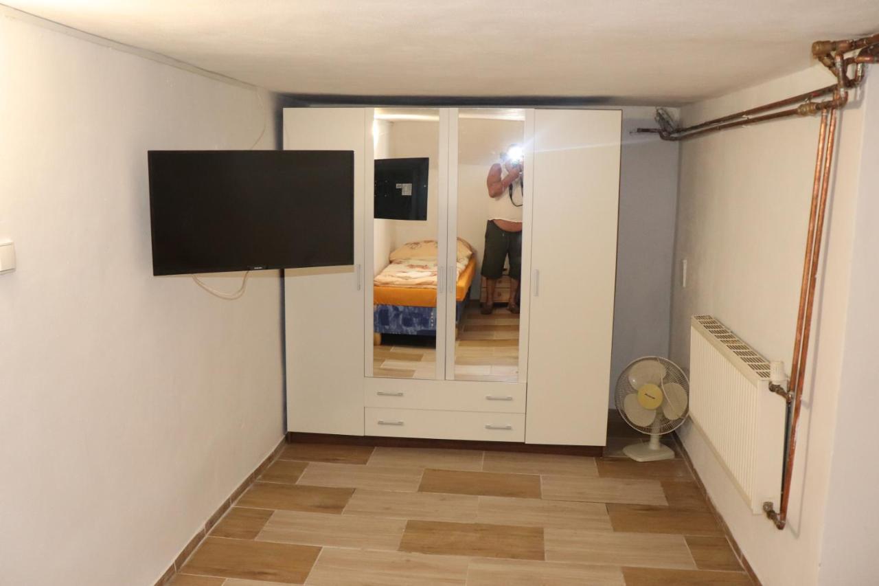 Hotel U Nadrazi Lanzhot Bagian luar foto