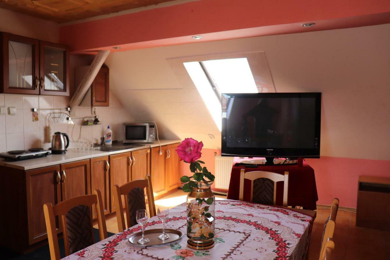 Hotel U Nadrazi Lanzhot Bagian luar foto