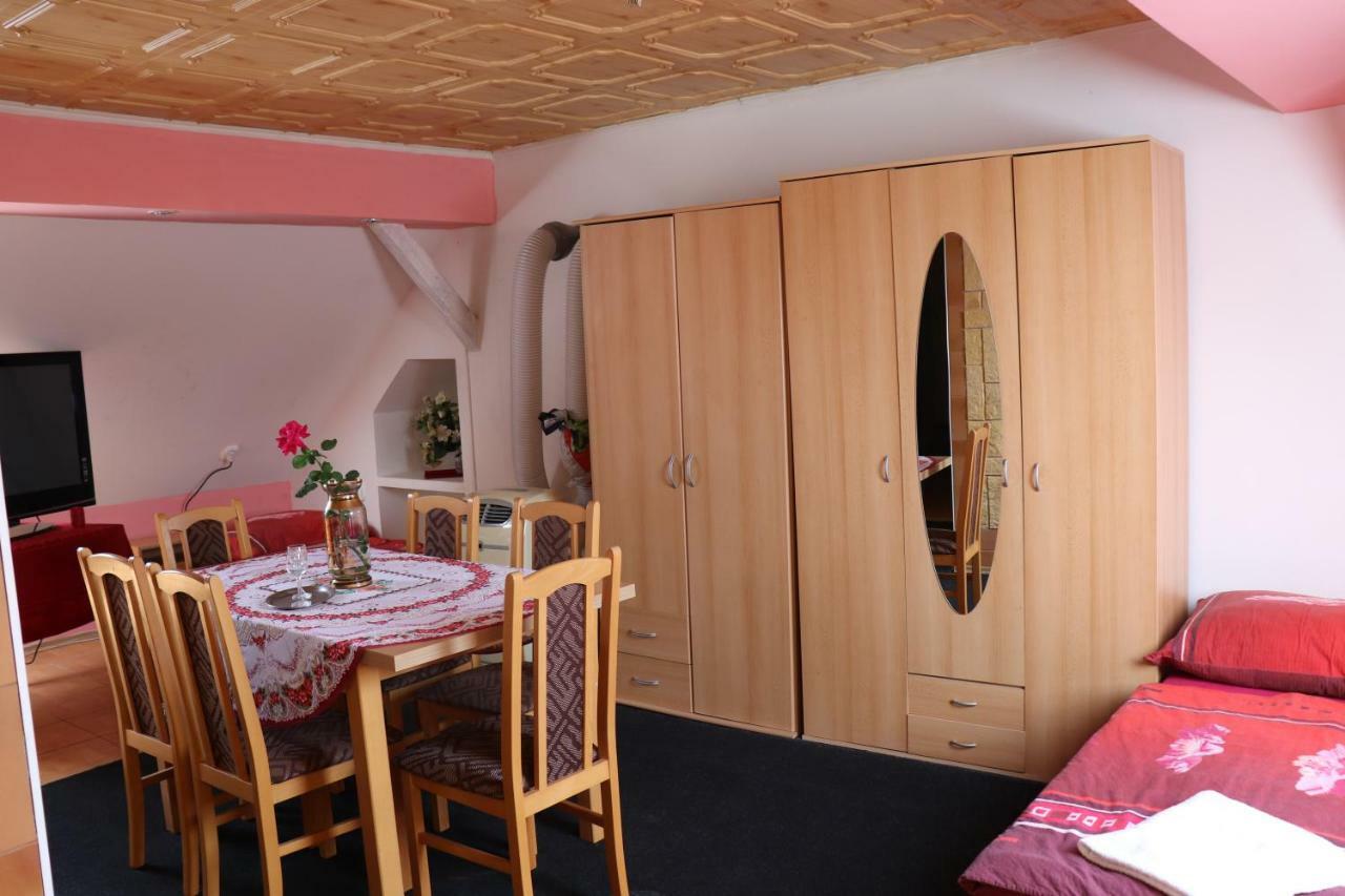 Hotel U Nadrazi Lanzhot Bagian luar foto