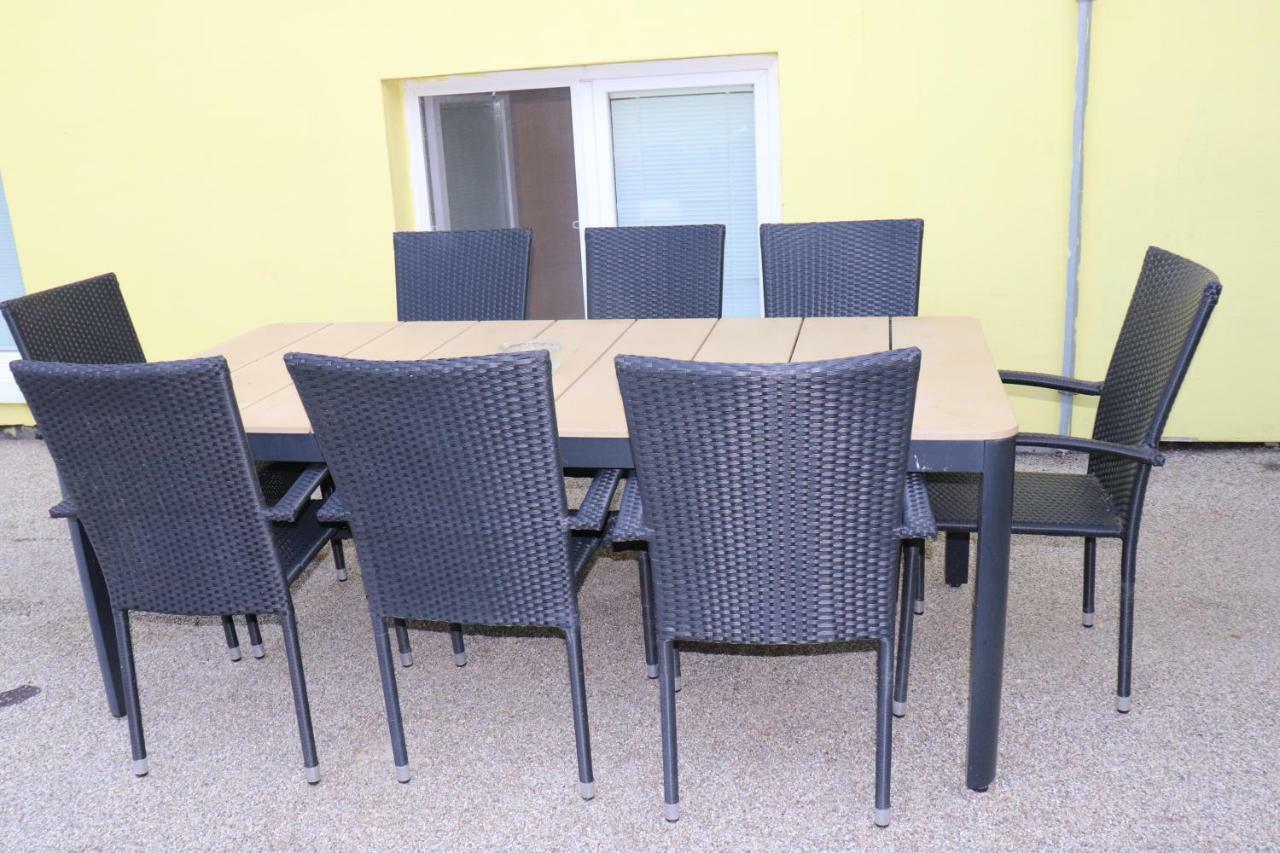 Hotel U Nadrazi Lanzhot Bagian luar foto